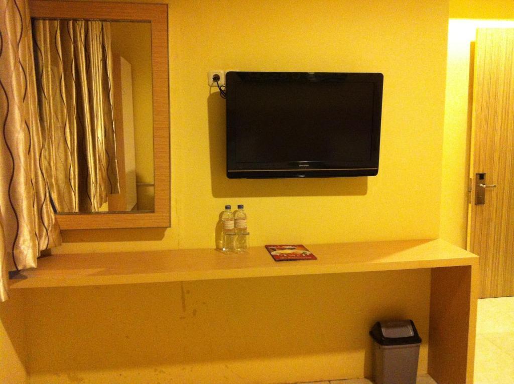 Hotel Paramount Biringkanya Zimmer foto
