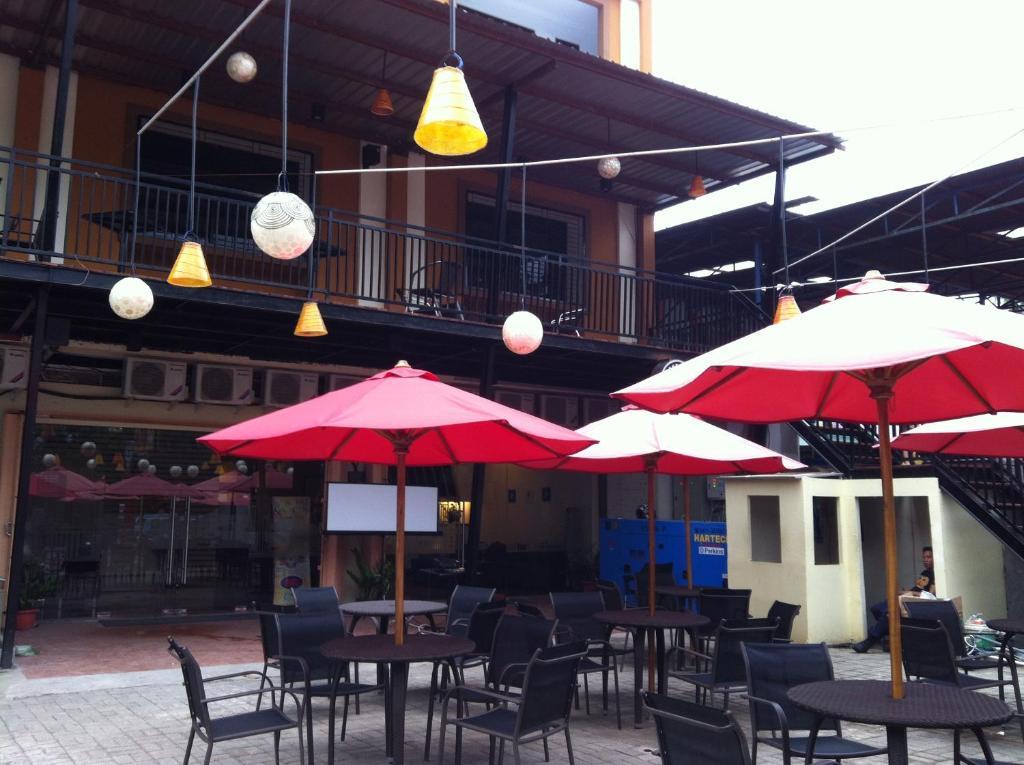 Hotel Paramount Biringkanya Exterior foto
